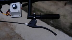 SL300-Electric-Dry-Shake-Topping-Material-Spreader-Products-Show