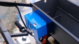 SL300-Electric-Dry-Shake-Topping-Material-Spreader-Products-Show