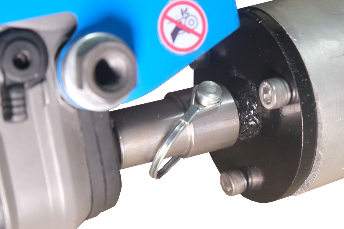 cordless roller screed connector with roller tube