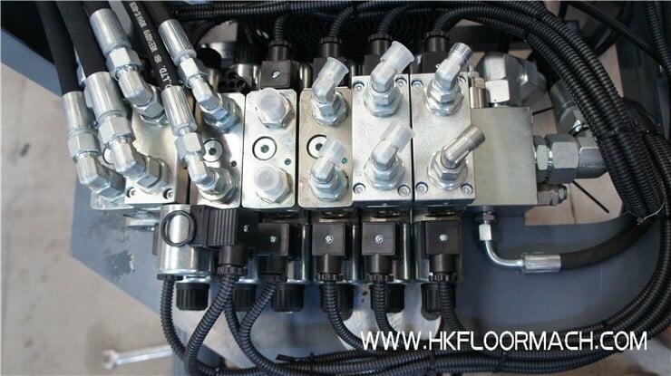 The world’s most advanced Rexroth (Germany) hydraulic system is equipped, it has high stability and durability, and can realize full electronic control of steering speed, which makes the machine operation more convenient and makes the machine more sensitive.