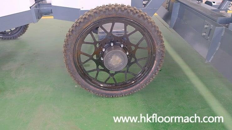 Using four-wheel drive and planetary reducer, the machine can run freely in deeper concrete.